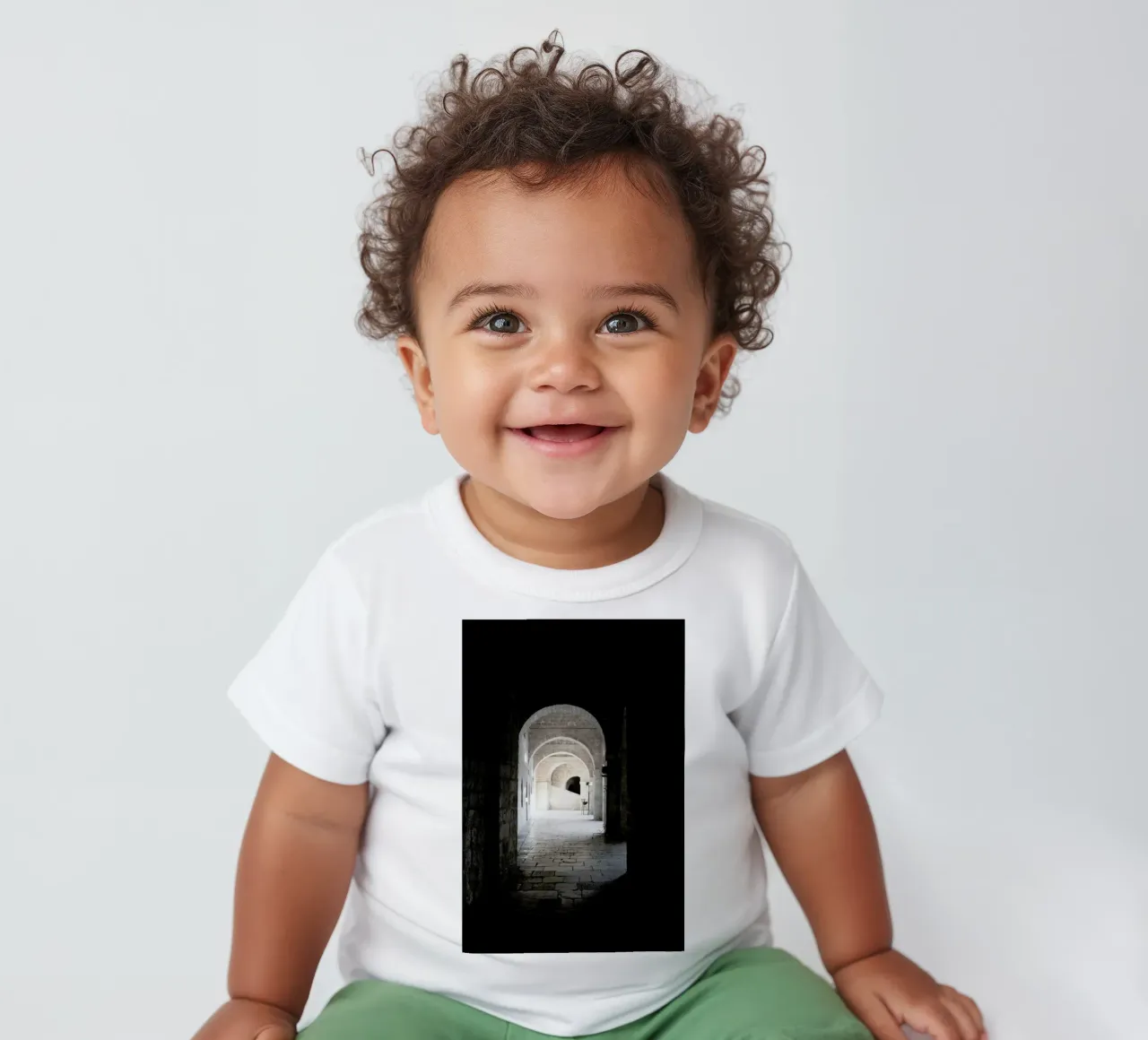 The Whisper Of Architecture And Centuries camiseta de bebé de Studio Nahili