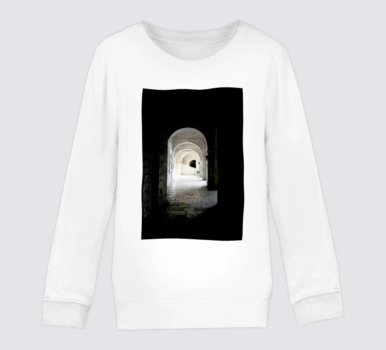The Whisper Of Architecture And Centuries Kinder Sweatshirt von Studio Nahili