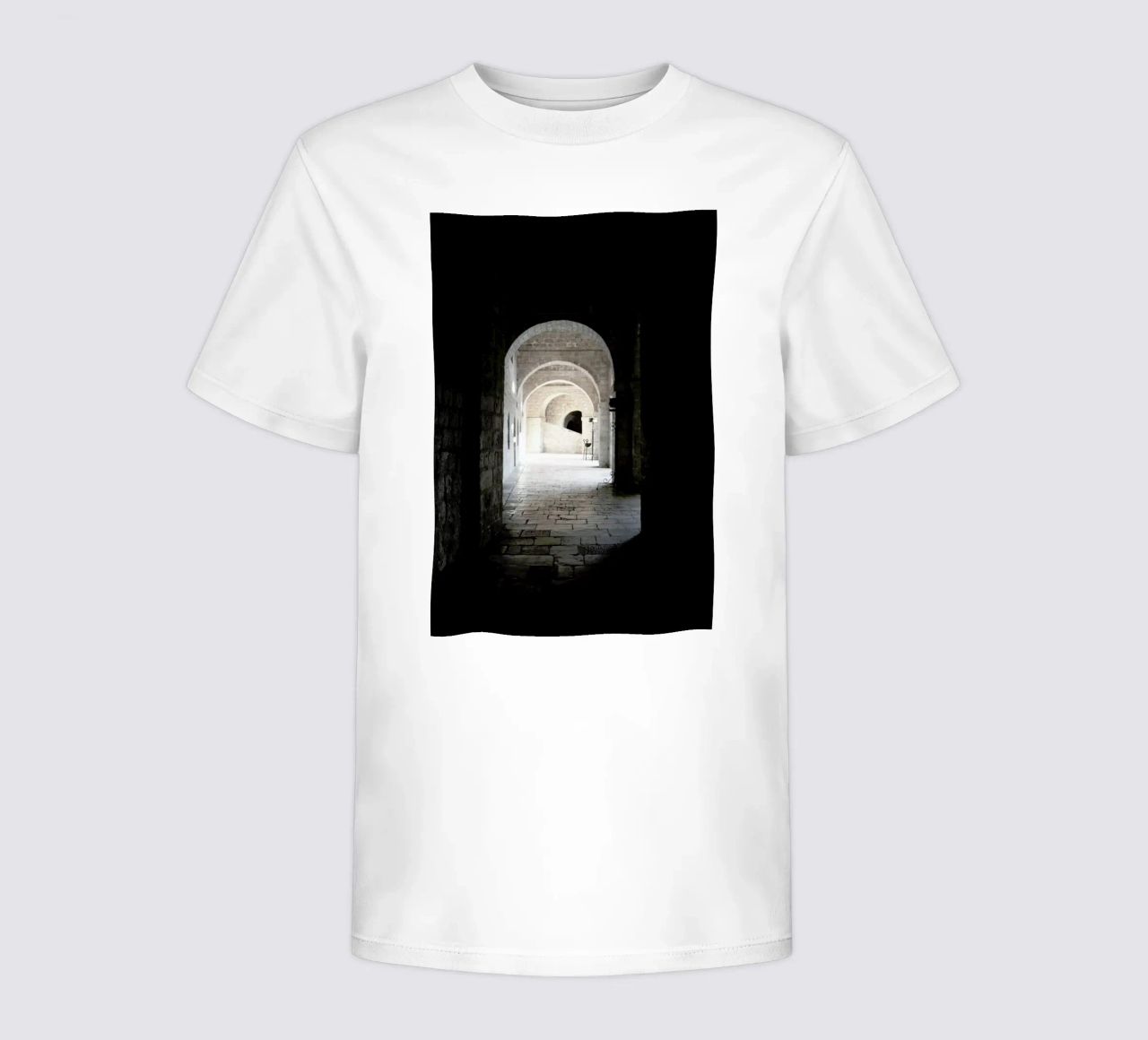 The Whisper Of Architecture And Centuries t-shirt bambini da Studio Nahili