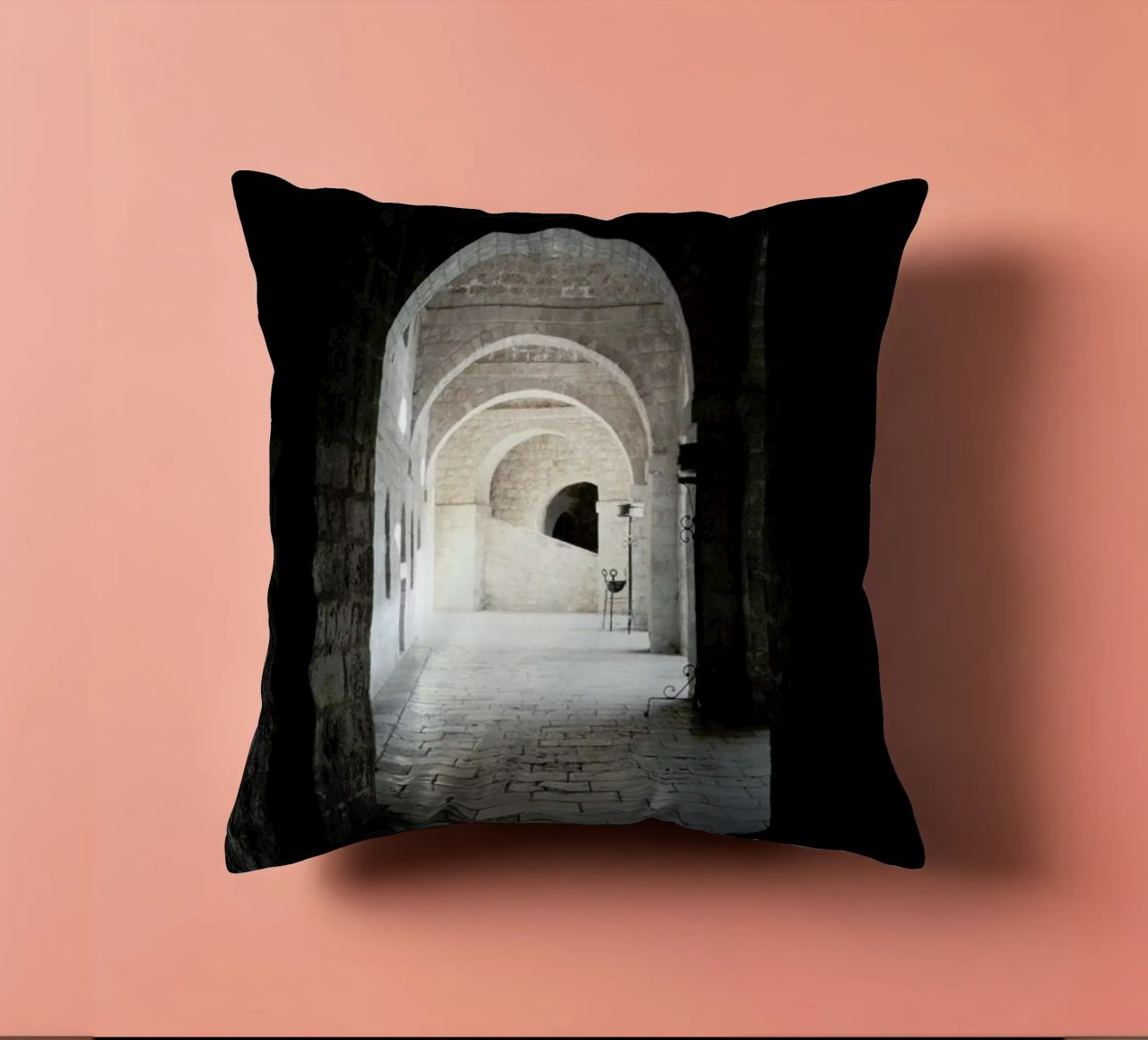 The Whisper Of Architecture And Centuries cuscino da Studio Nahili