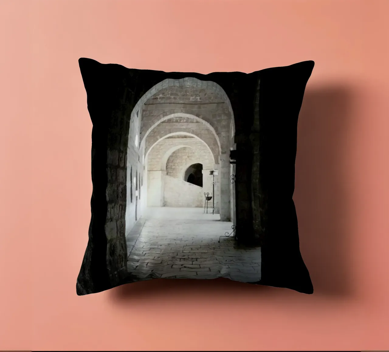 The Whisper Of Architecture And Centuries cuscino da Studio Nahili