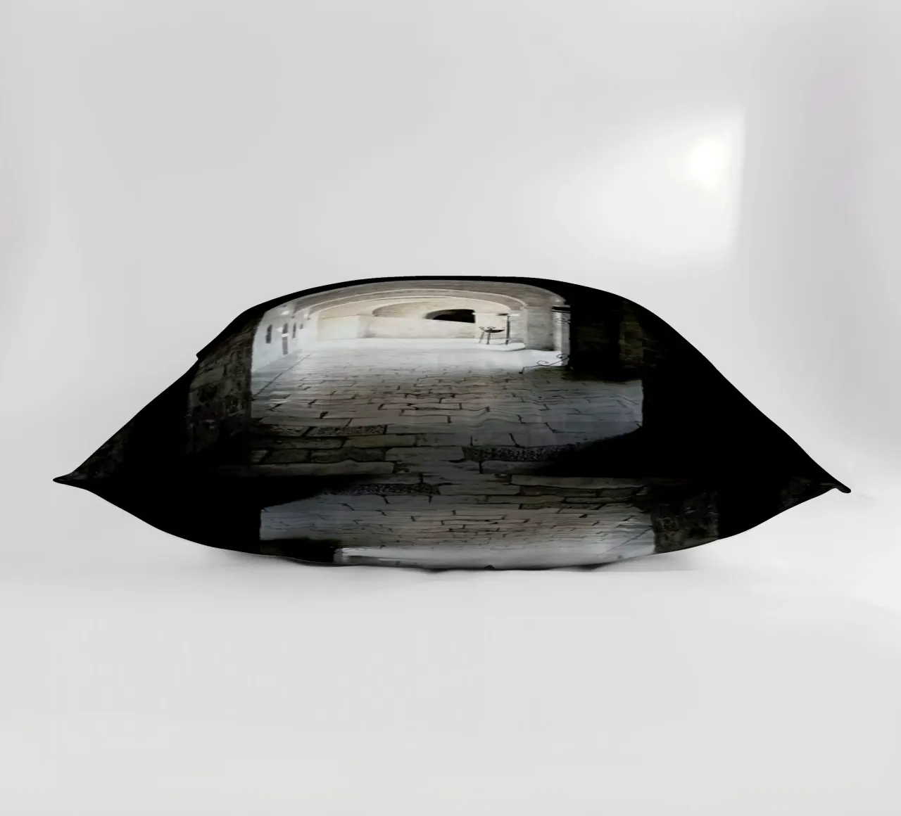 The Whisper Of Architecture And Centuries coussin de Studio Nahili