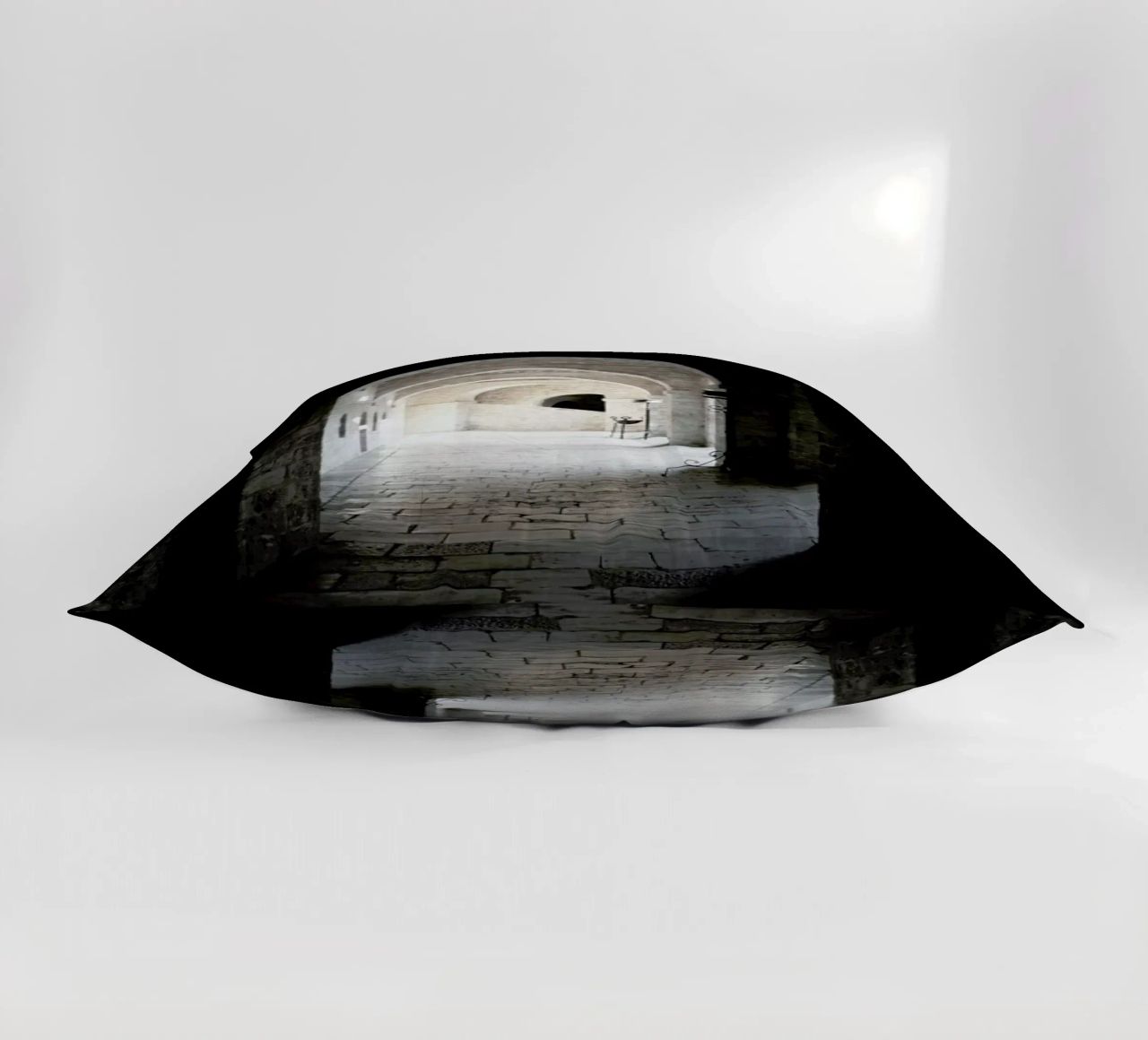 The Whisper Of Architecture And Centuries cuscino da Studio Nahili