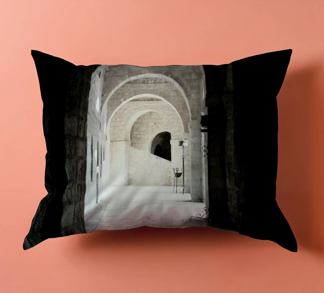 The Whisper Of Architecture And Centuries cuscino da Studio Nahili