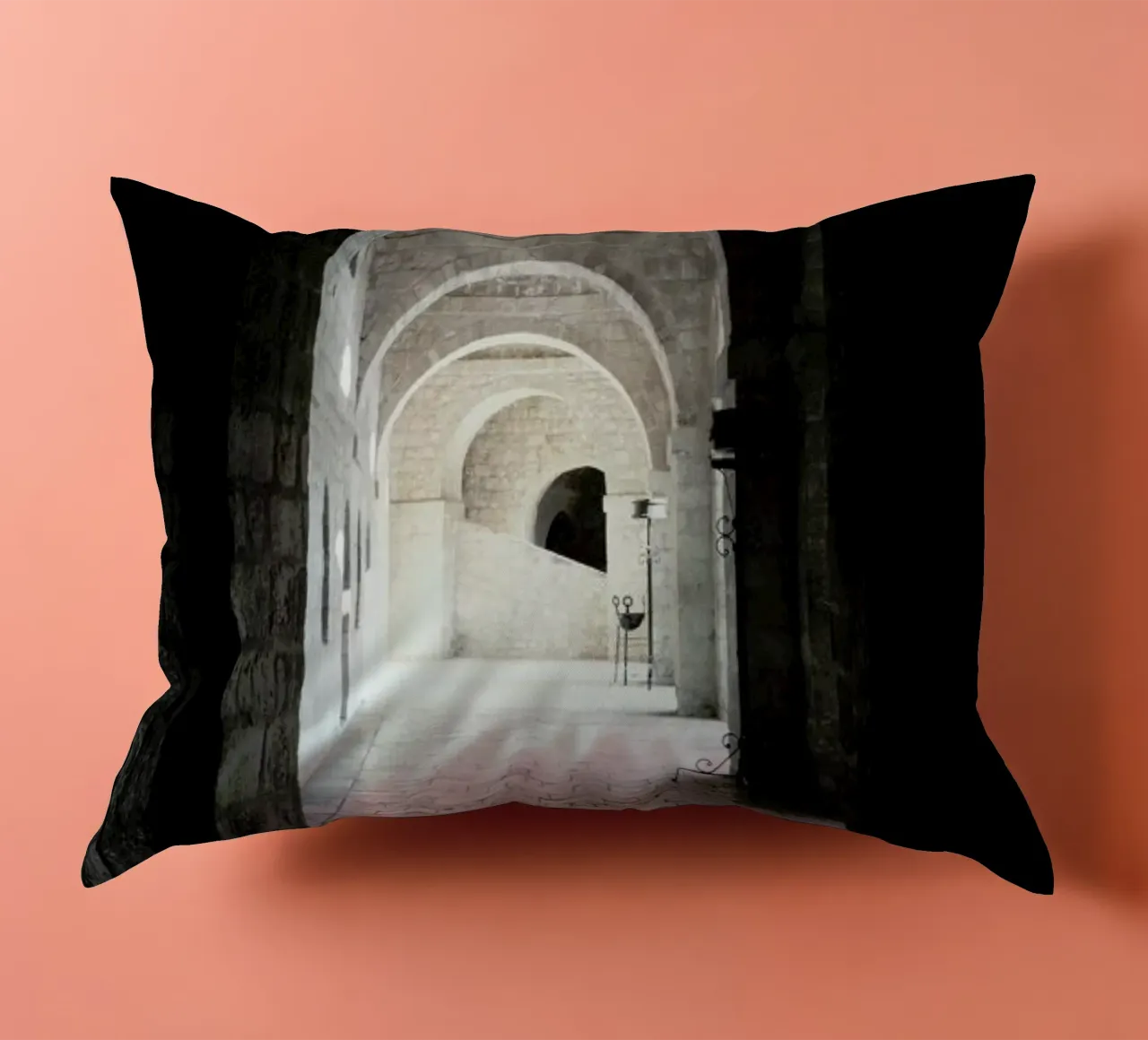 The Whisper Of Architecture And Centuries cuscino da Studio Nahili