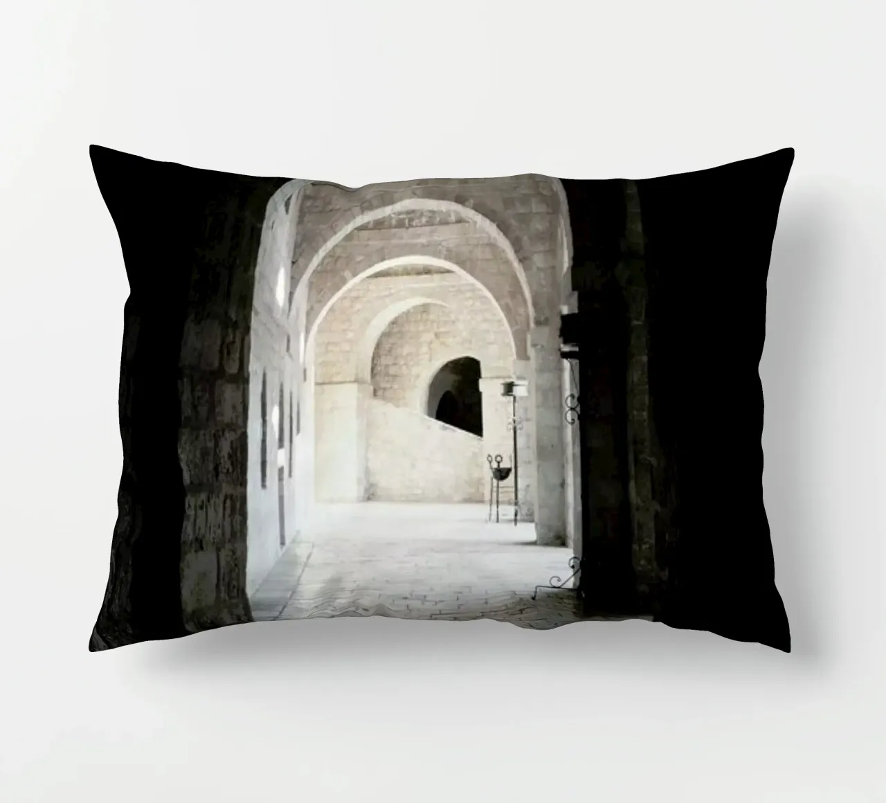 The Whisper Of Architecture And Centuries cuscino da Studio Nahili