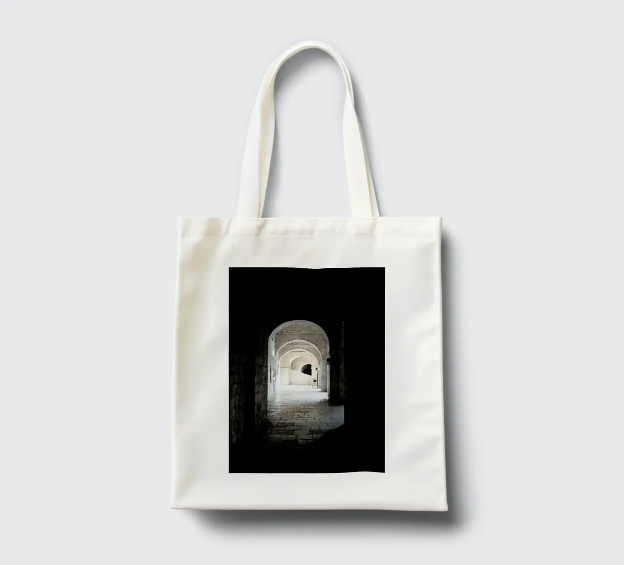 The Whisper Of Architecture And Centuries tote bag de Studio Nahili