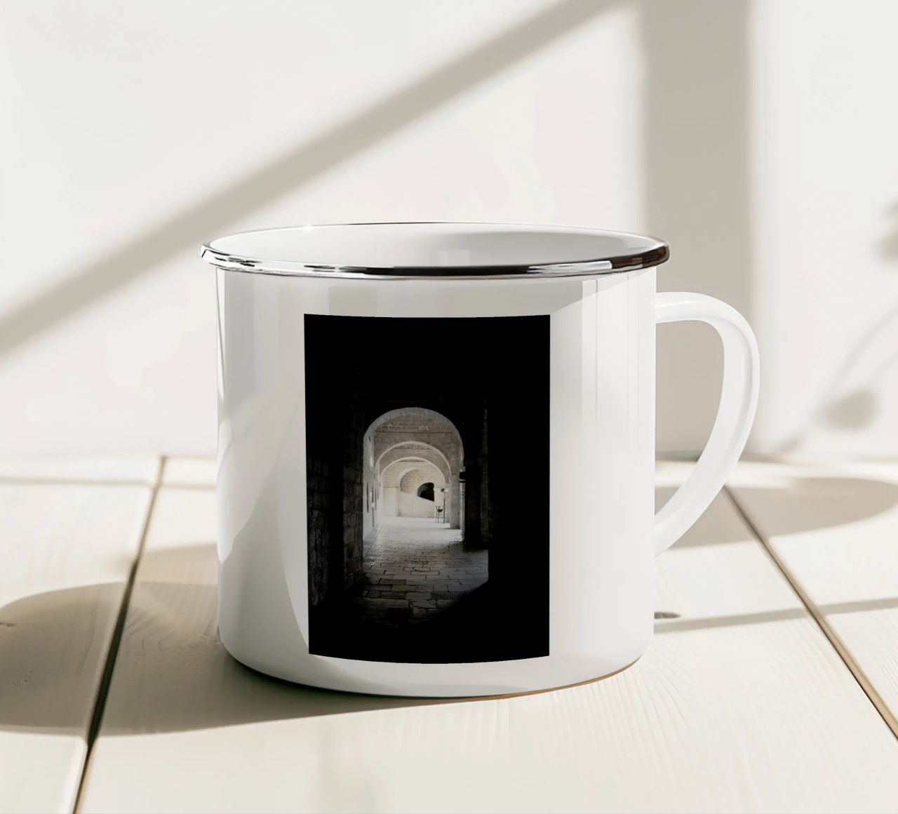 The Whisper Of Architecture And Centuries tazza in smalto da Studio Nahili