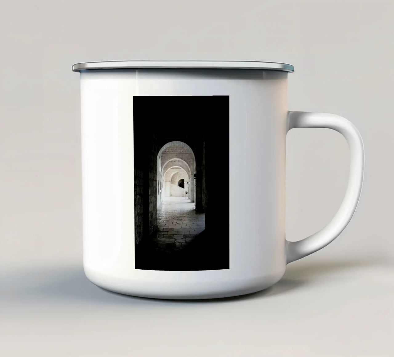 The Whisper Of Architecture And Centuries tazza in smalto da Studio Nahili