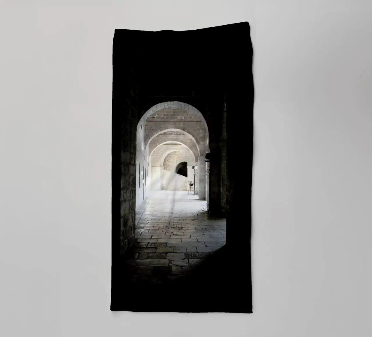 The Whisper Of Architecture And Centuries Handtuch von Studio Nahili