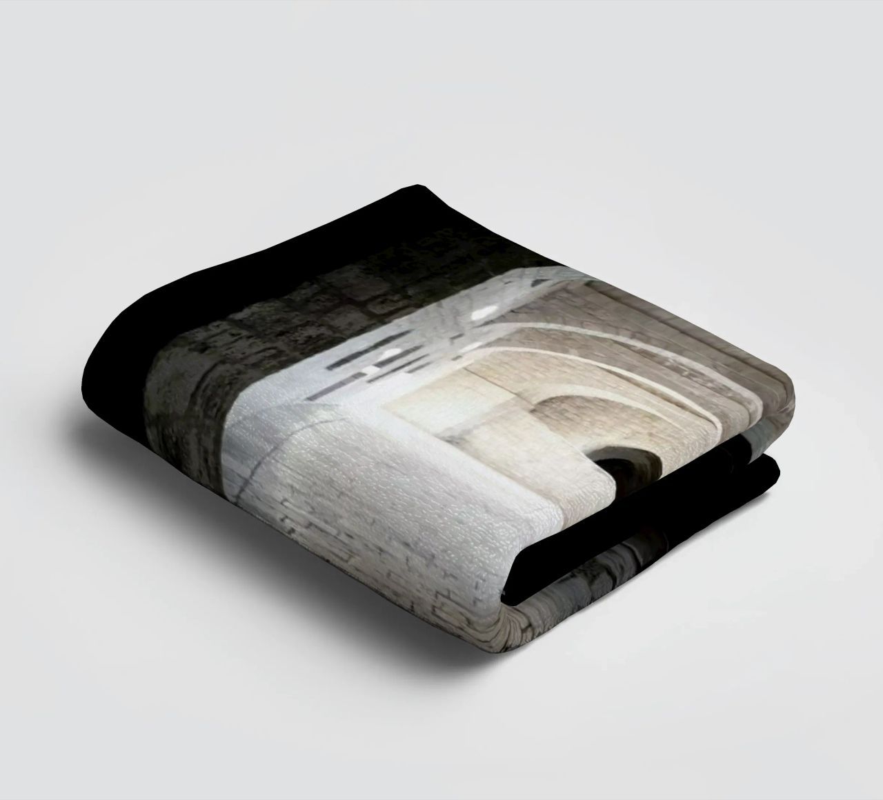 The Whisper Of Architecture And Centuries asciugamano da bagno da Studio Nahili