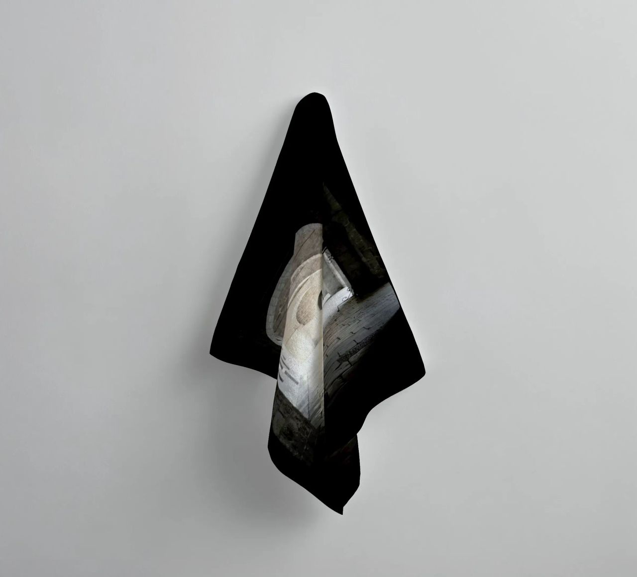 The Whisper Of Architecture And Centuries asciugamano da bagno da Studio Nahili