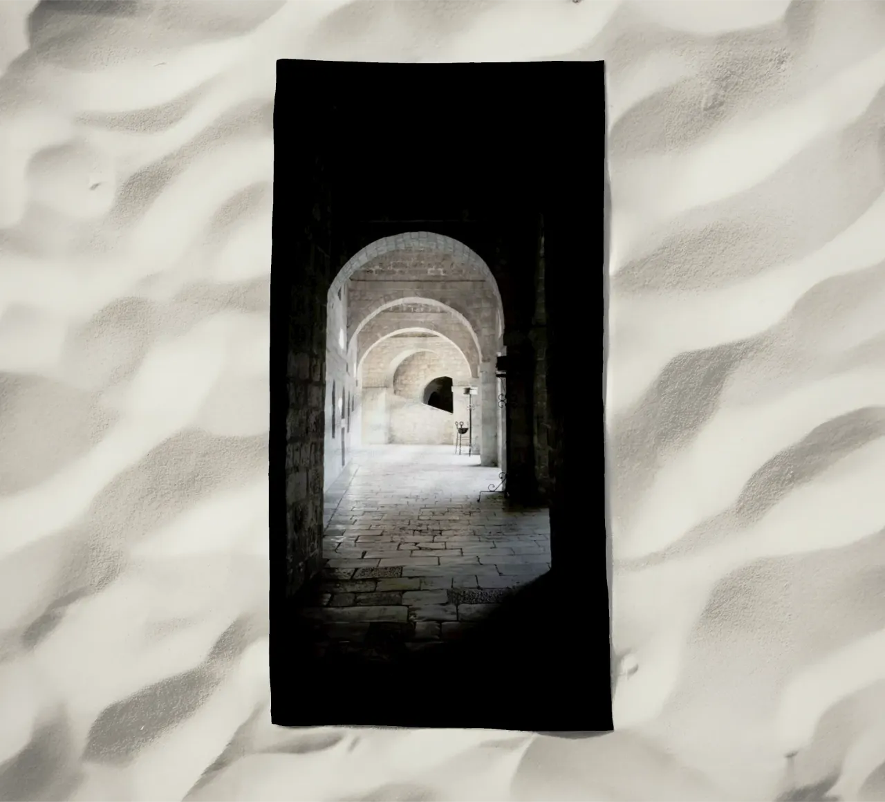 The Whisper Of Architecture And Centuries strandhanddoek van Studio Nahili