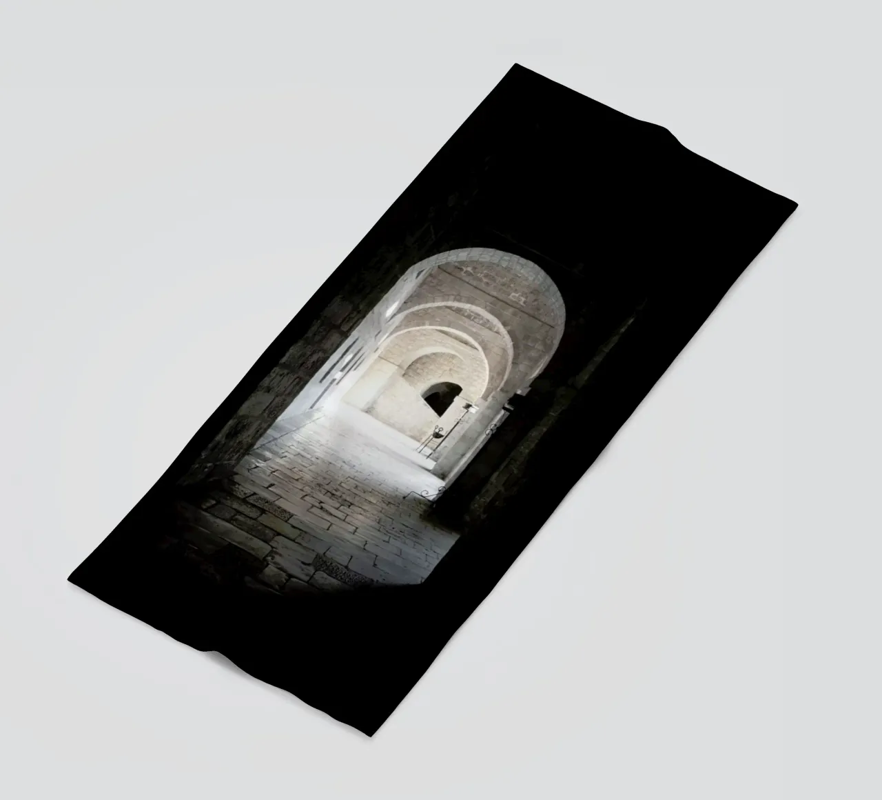 The Whisper Of Architecture And Centuries toalla de playa de Studio Nahili