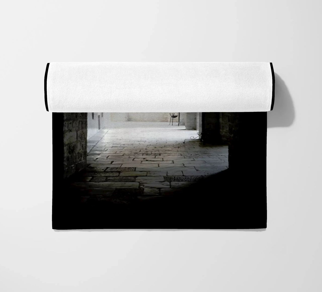 The Whisper Of Architecture And Centuries telo mare da Studio Nahili