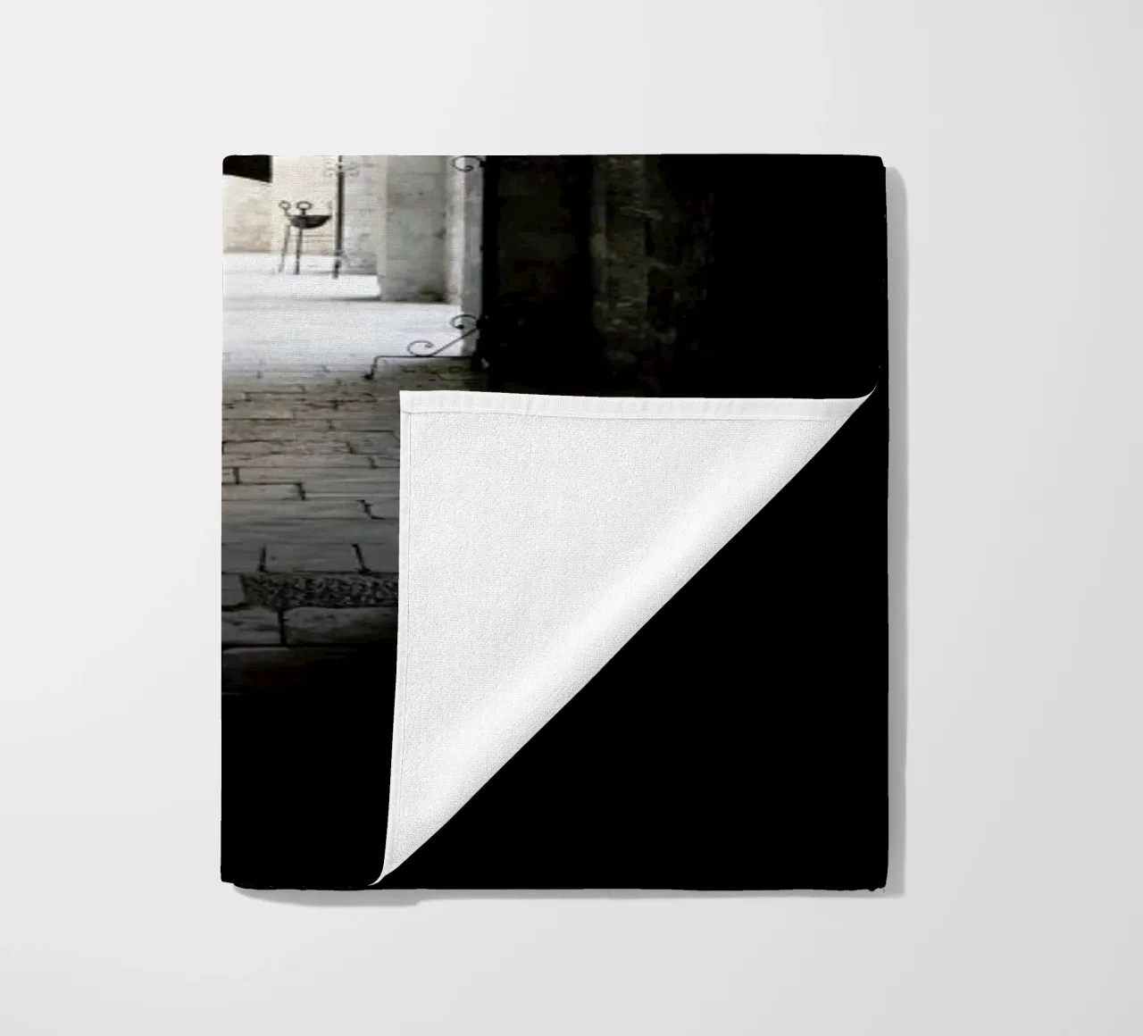 The Whisper Of Architecture And Centuries strandhanddoek van Studio Nahili