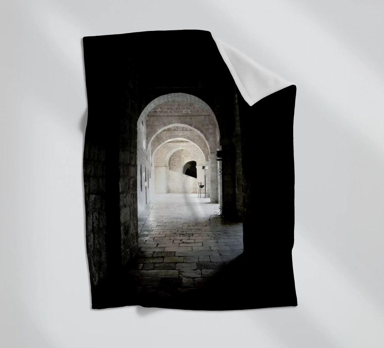 The Whisper Of Architecture And Centuries coperta in pile da Studio Nahili