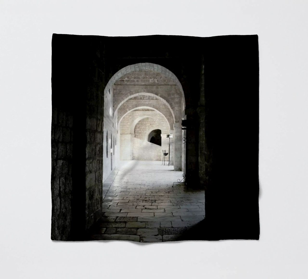 The Whisper Of Architecture And Centuries coperta in pile da Studio Nahili