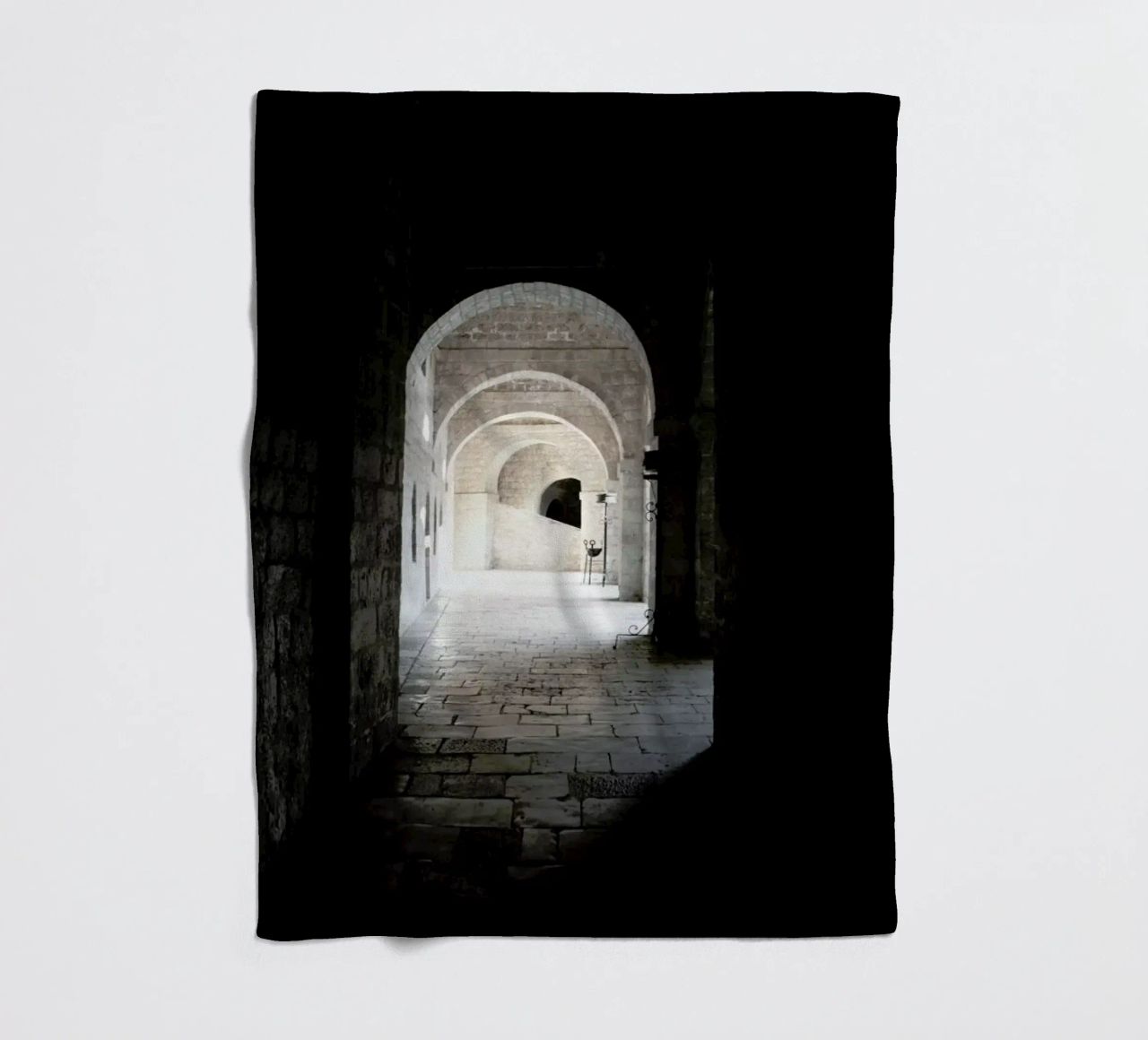 The Whisper Of Architecture And Centuries coperta in pile da Studio Nahili
