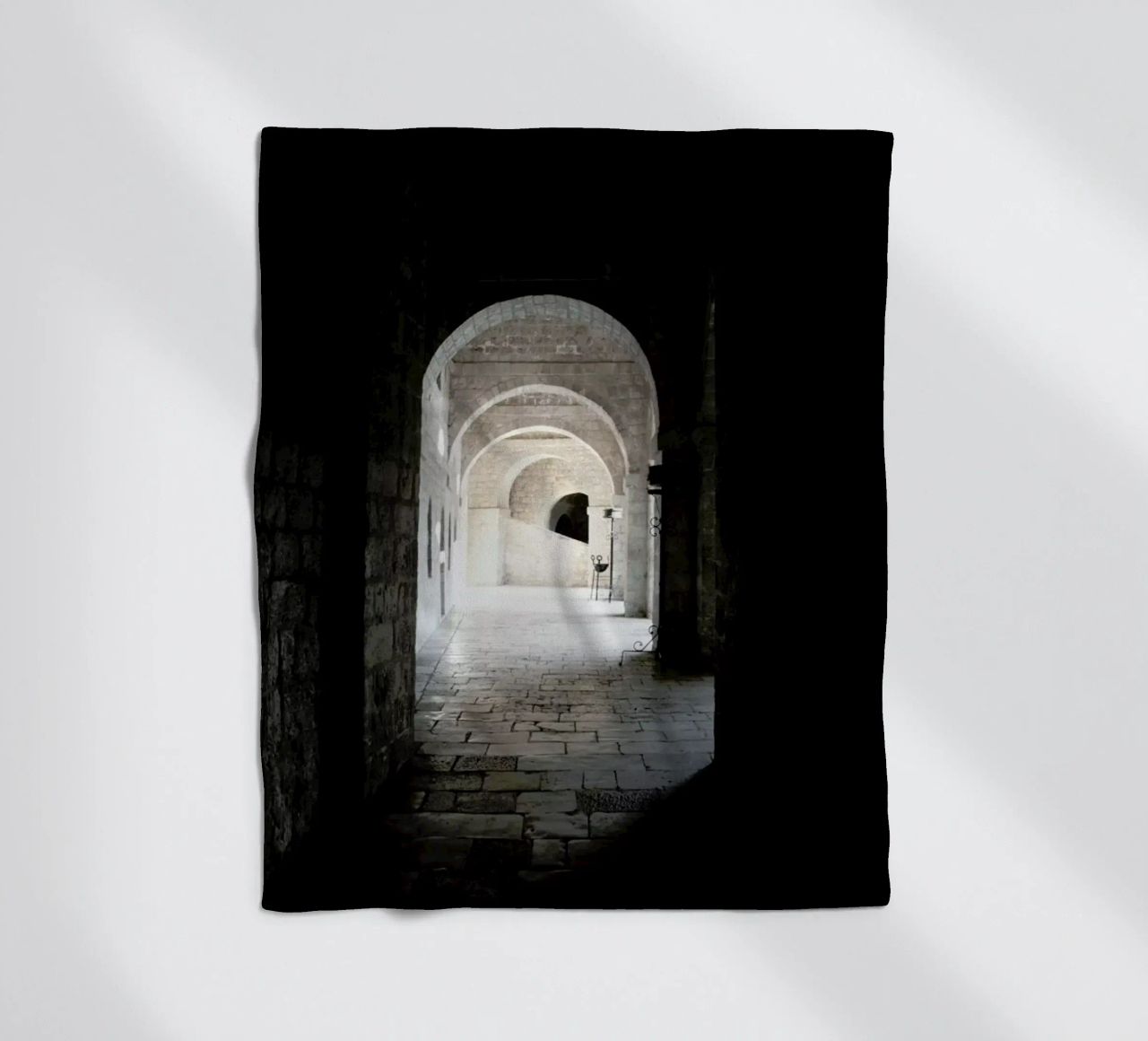 The Whisper Of Architecture And Centuries coperta in pile da Studio Nahili