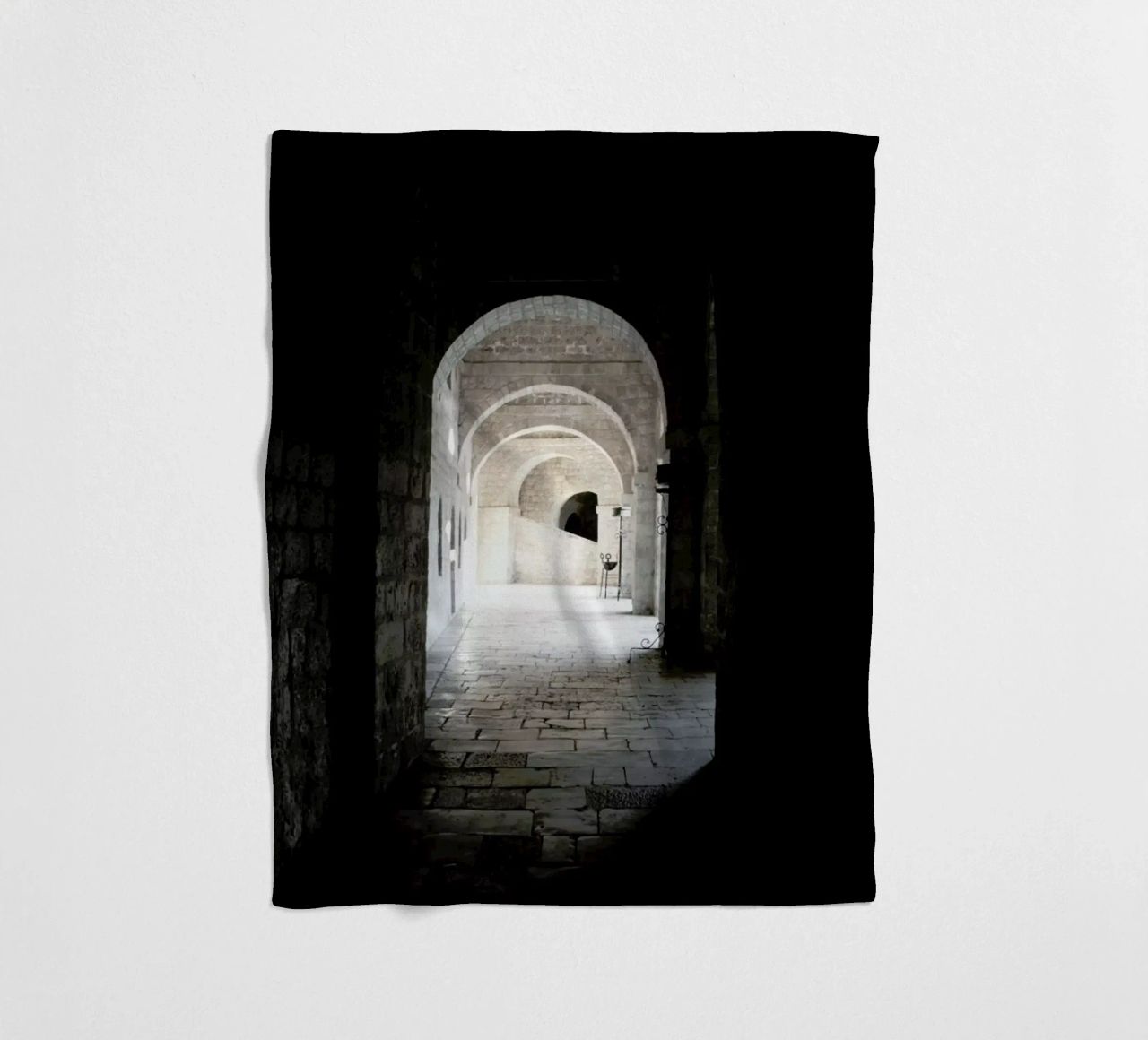 The Whisper Of Architecture And Centuries coperta in pile da Studio Nahili