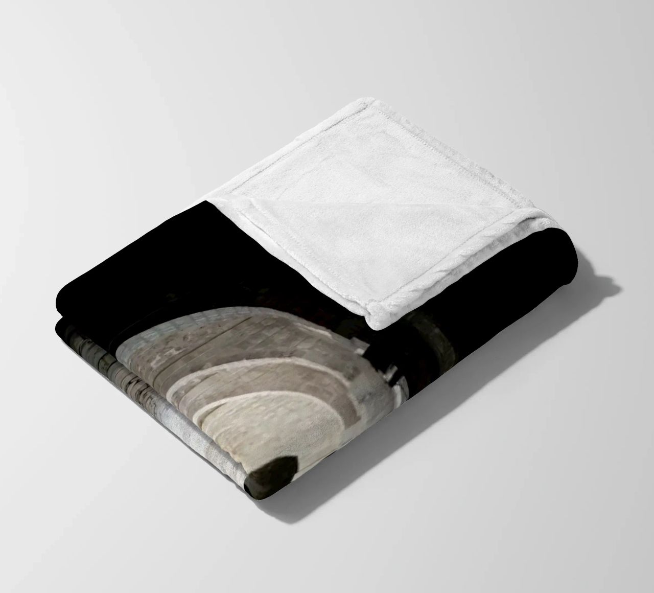 The Whisper Of Architecture And Centuries coperta in pile da Studio Nahili