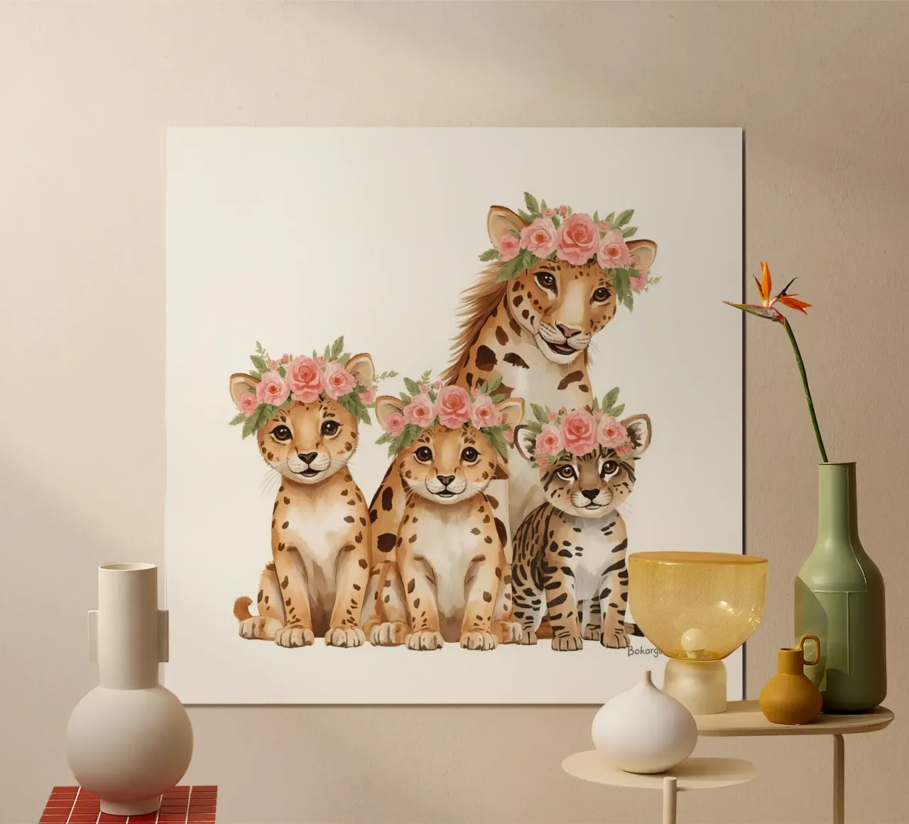 Simpatica illustrazione di una famiglia di ghepardi che indossano tutti fiori poster con telaio in plastica da DesignDoodle