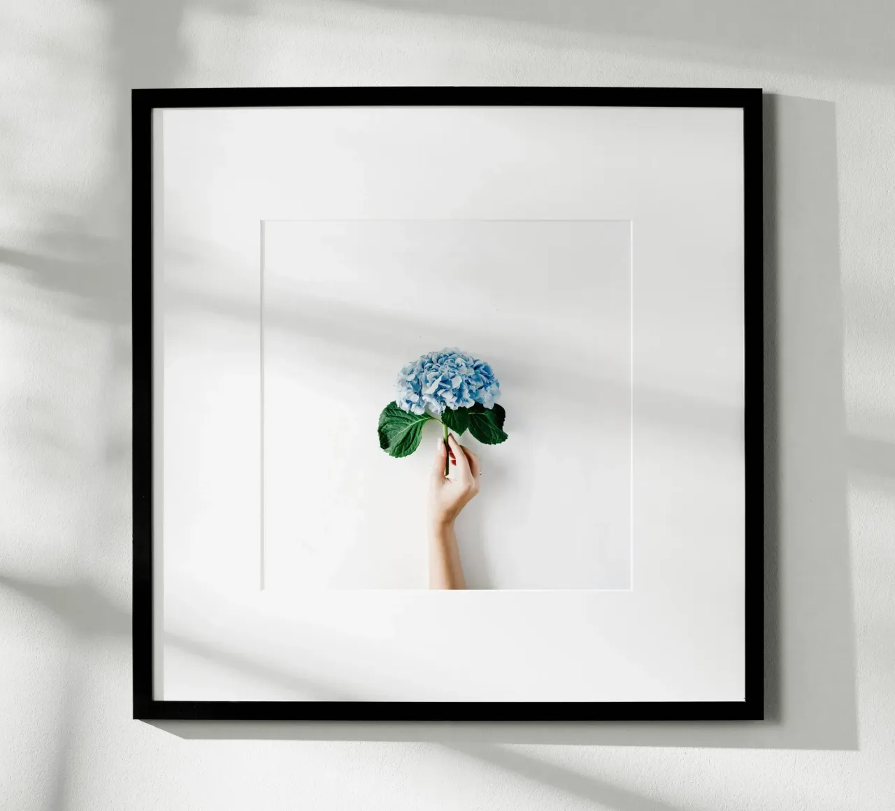 Sussurri blu poster con telaio in alluminio da PhotoVibe Decor