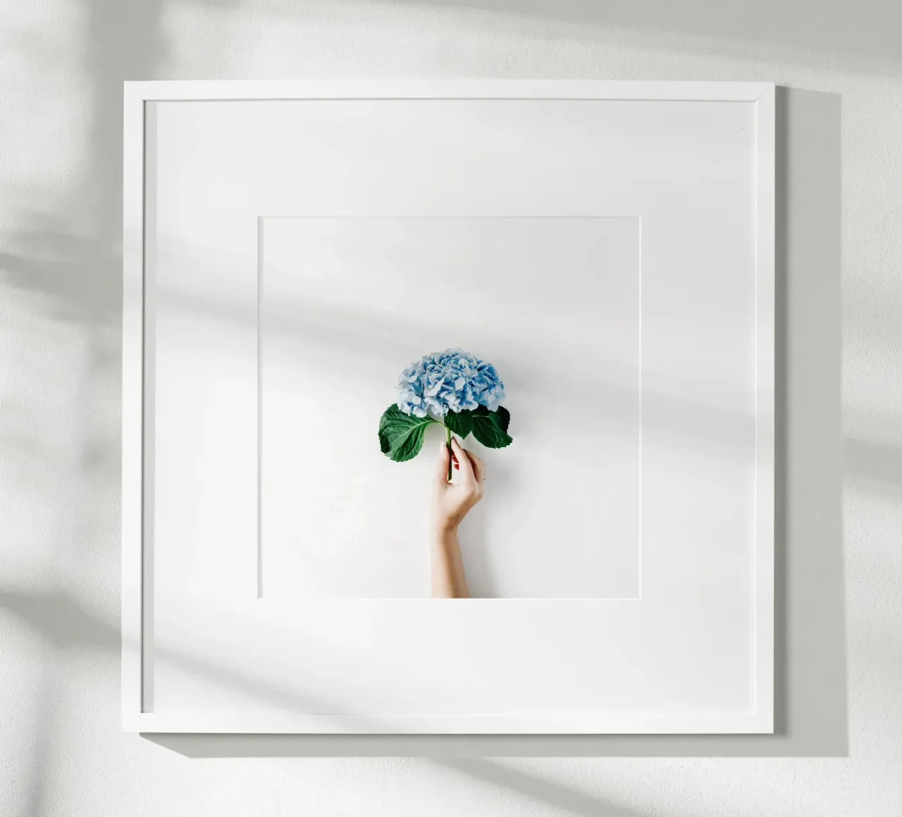 Sussurri blu poster con telaio in alluminio da PhotoVibe Decor