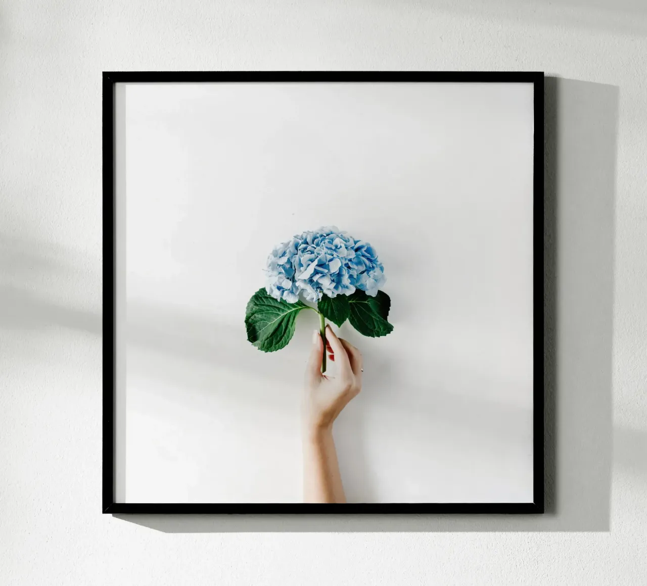 Sussurri blu poster con telaio in alluminio da PhotoVibe Decor