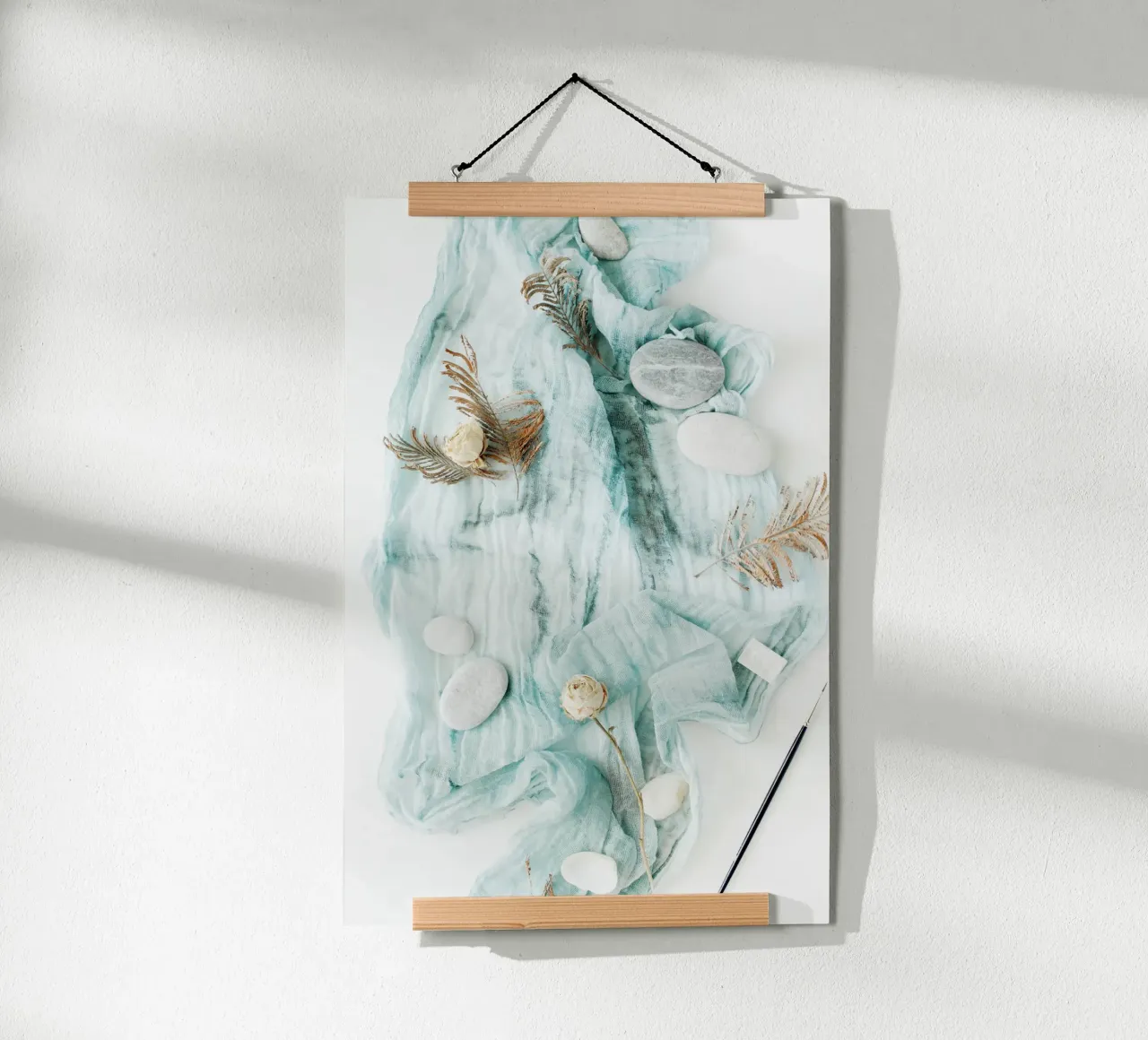 Sussurri blu poster con telaio in alluminio da PhotoVibe Decor