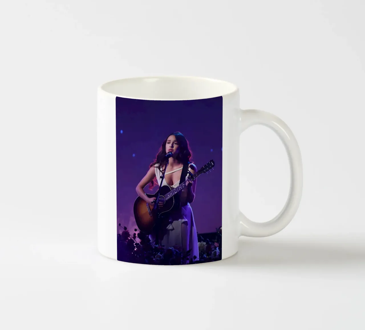 "Olivia Rodrigo tazza in ceramica da Low poly art