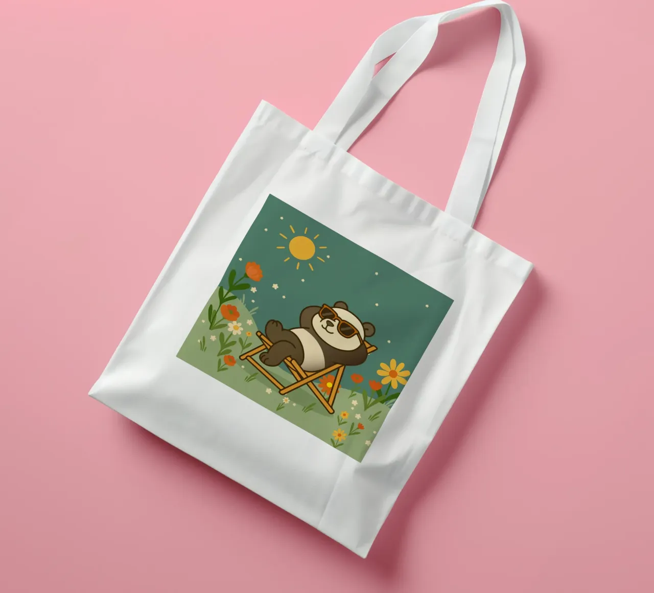 Un panda rilassato, sdraiato su una sedia a sdraio, con indosso un fresco sole borsa in juta da namosh