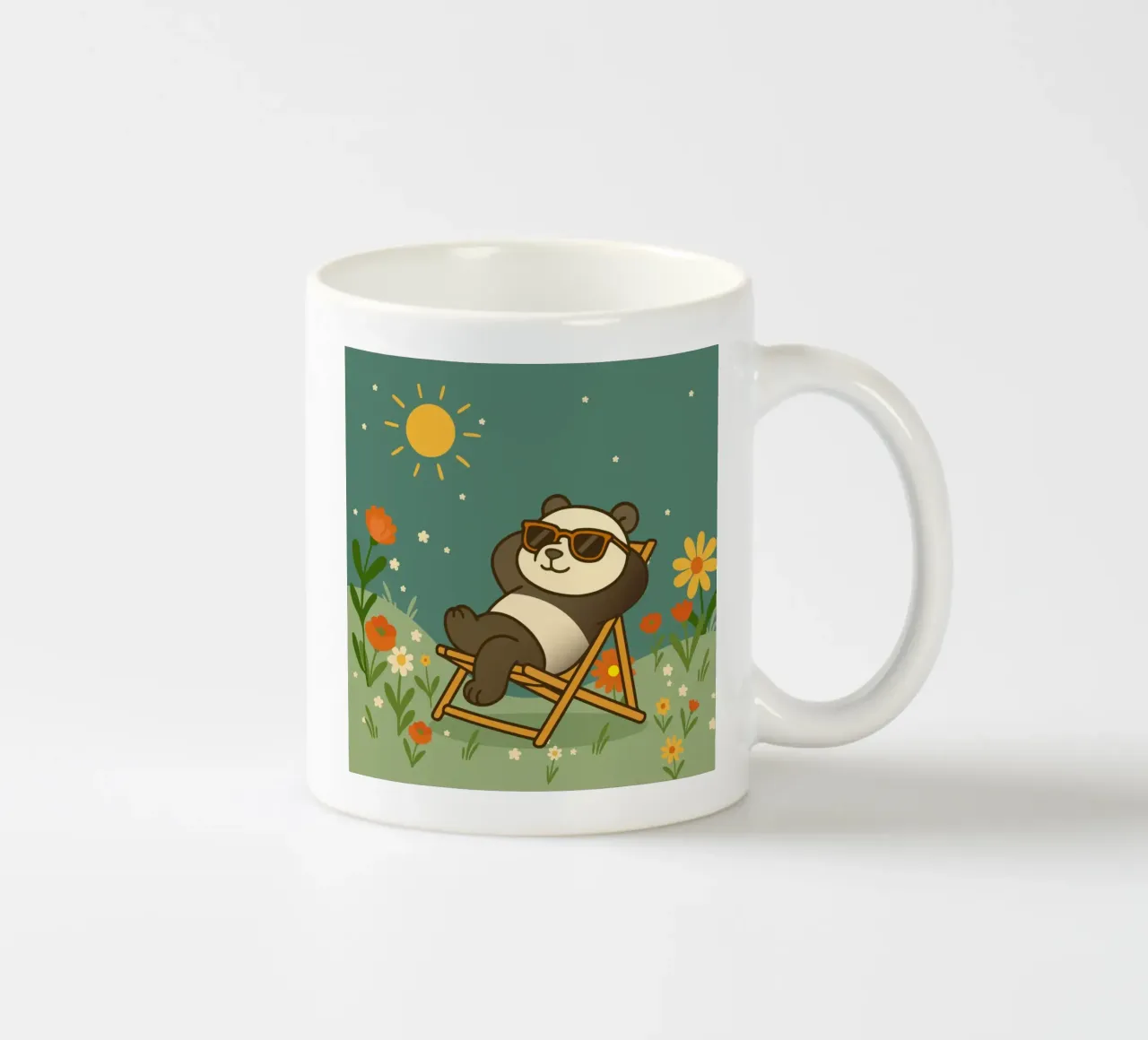 Un panda détendu allongé dans une chaise longue, portant un soleil cool mug en céramique de namosh