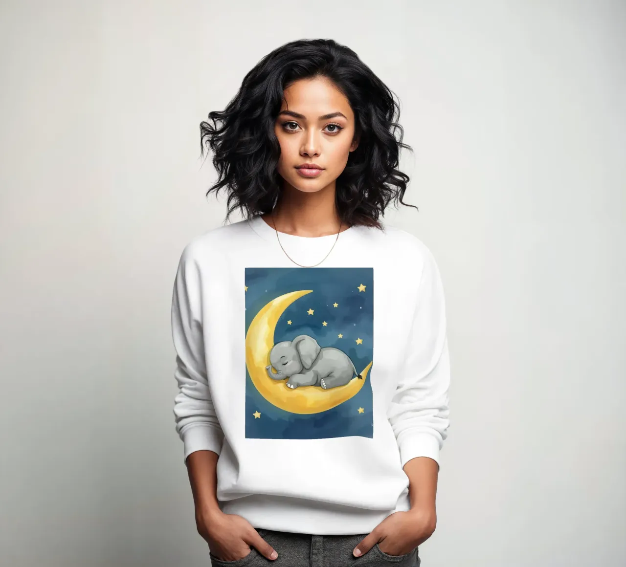 Il piccolo elefante dorme tranquillo sulla Luna dorata felpa da DesignDoodle