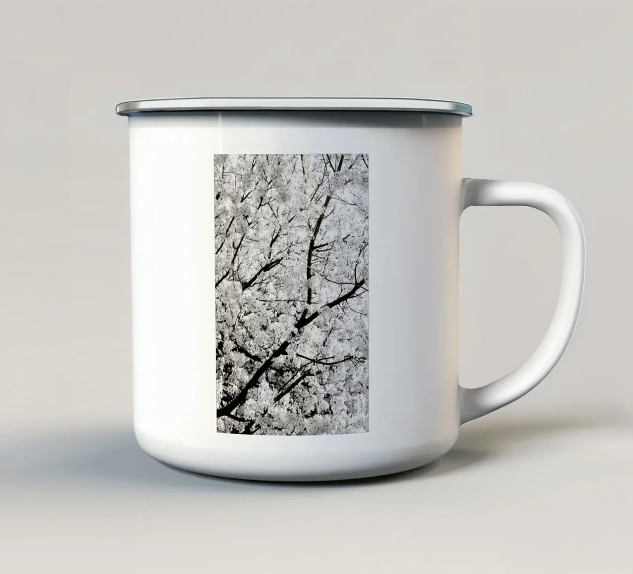 White Cherry Flower Clouds tazza in smalto da Studio Nahili