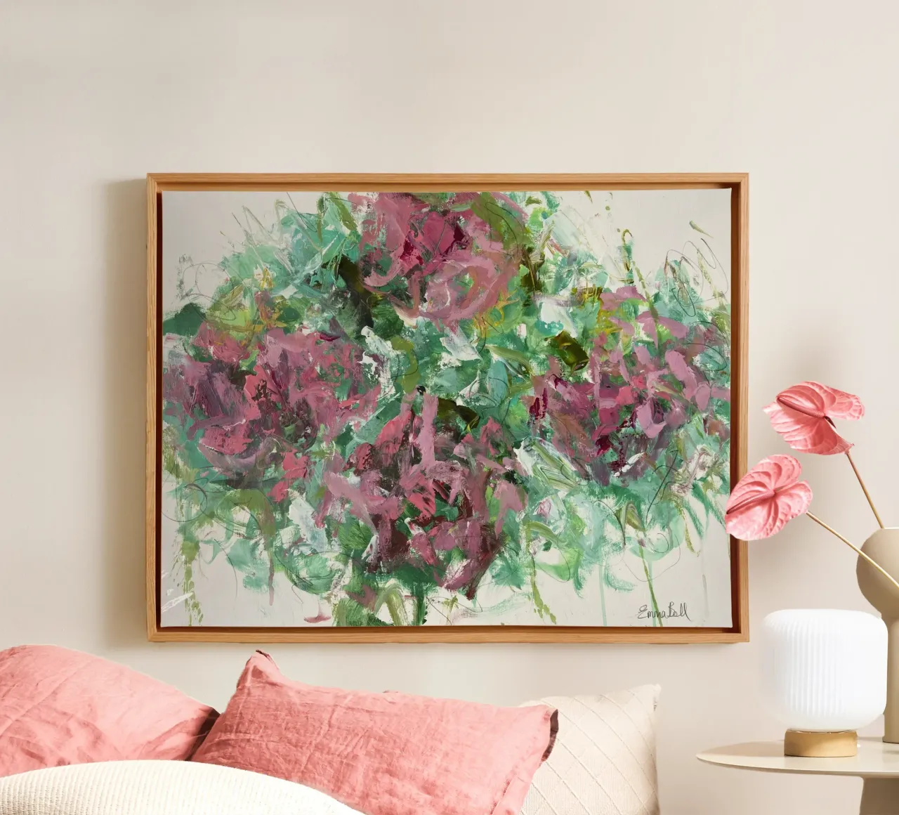 Pennellate floreali in rosa e verde tela con Cornice a cassetta da Emma Bell