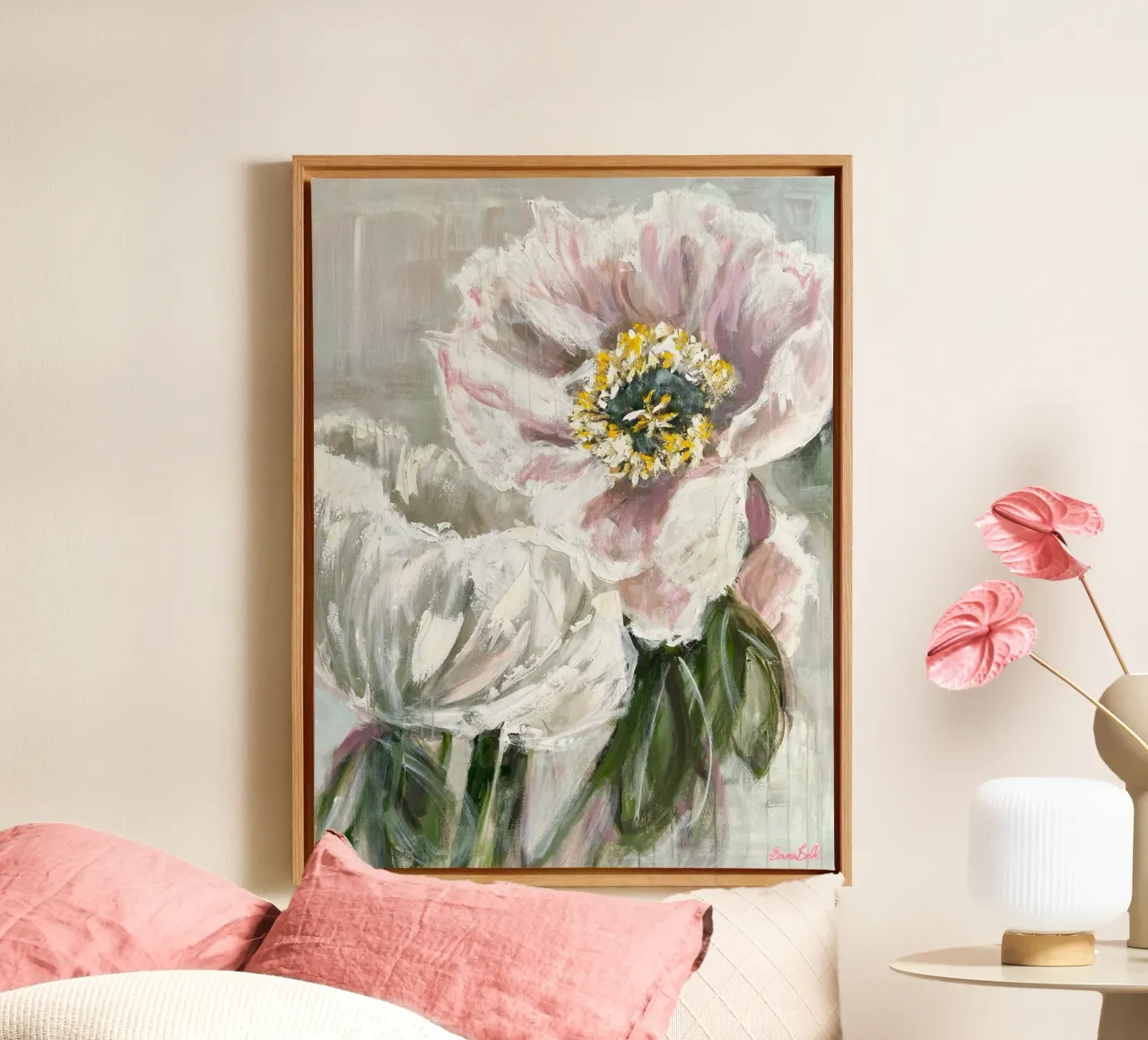 Delicati fiori bianchi e rosa tela con Cornice a cassetta da Emma Bell