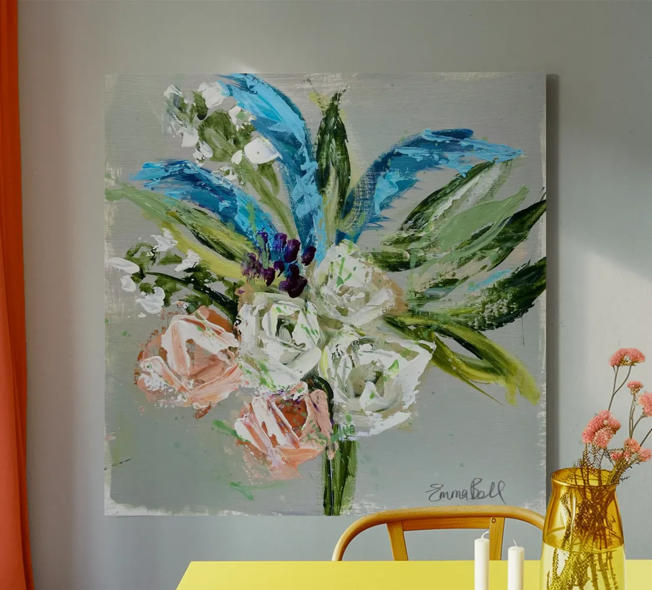 Bloemblaadjes in beweging canvas met Baklijst van Emma Bell