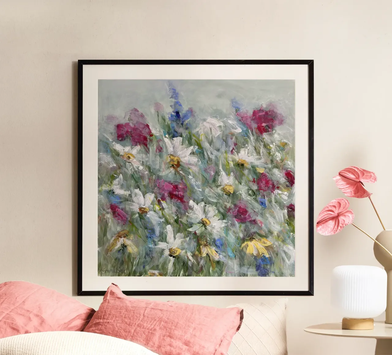 Marguerite dans les tons rose, blanc et jaune poster de Emma Bell