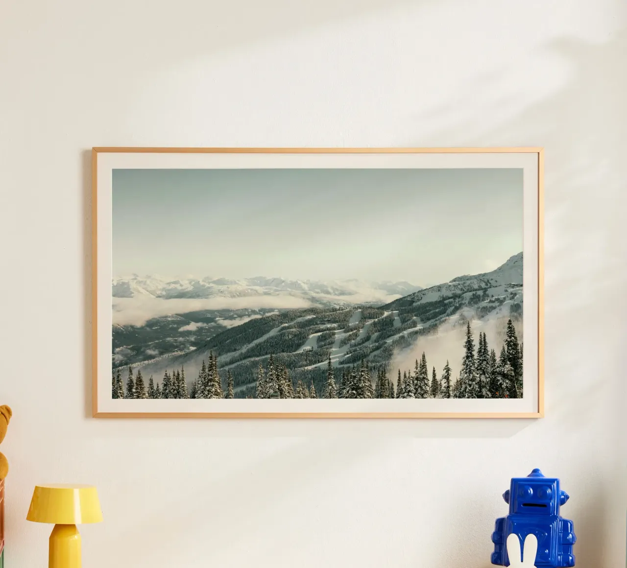 montagne pini poster con telaio in alluminio da Earthly Visions