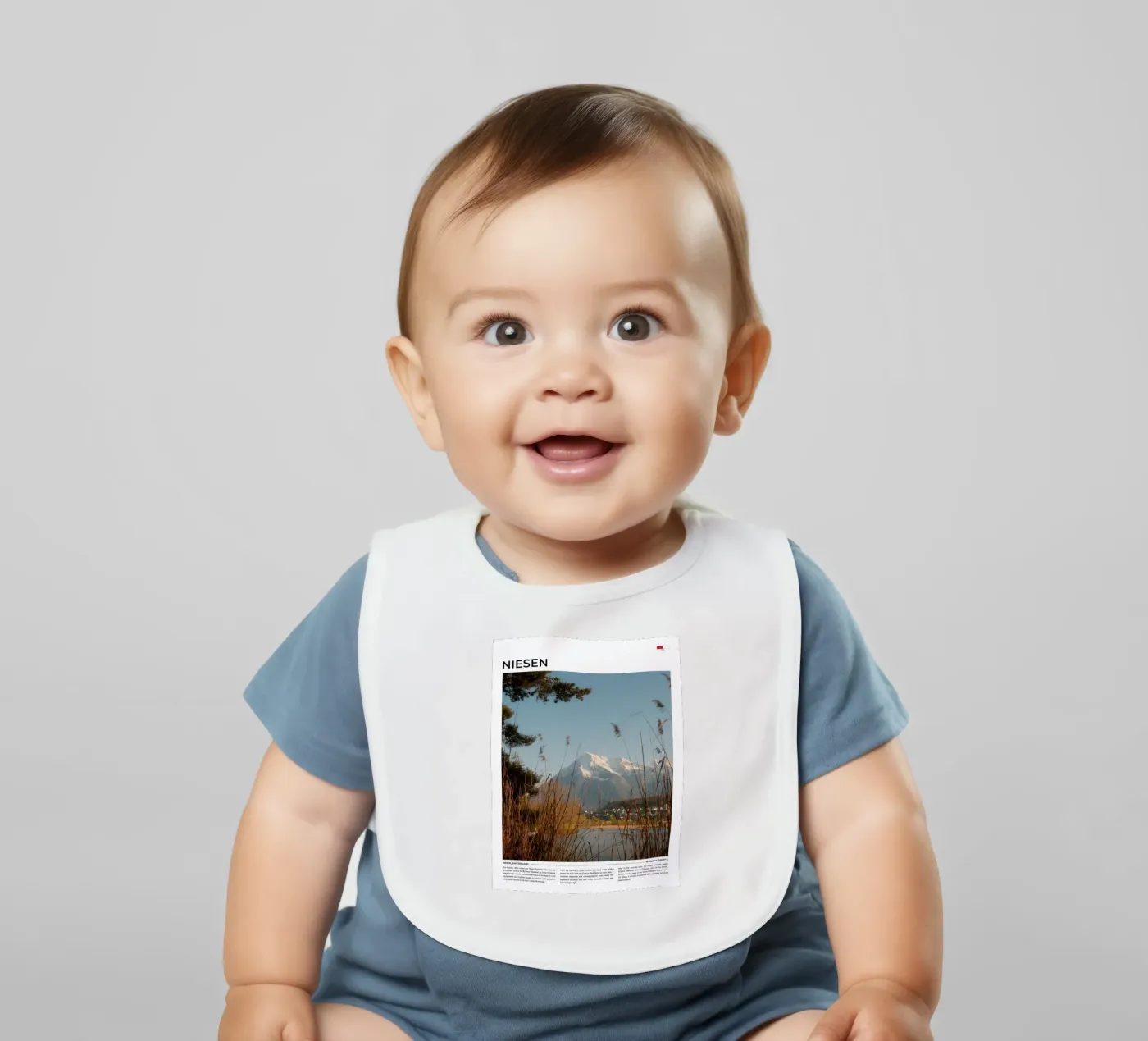 Niesen: Typography baby bib by FujiType