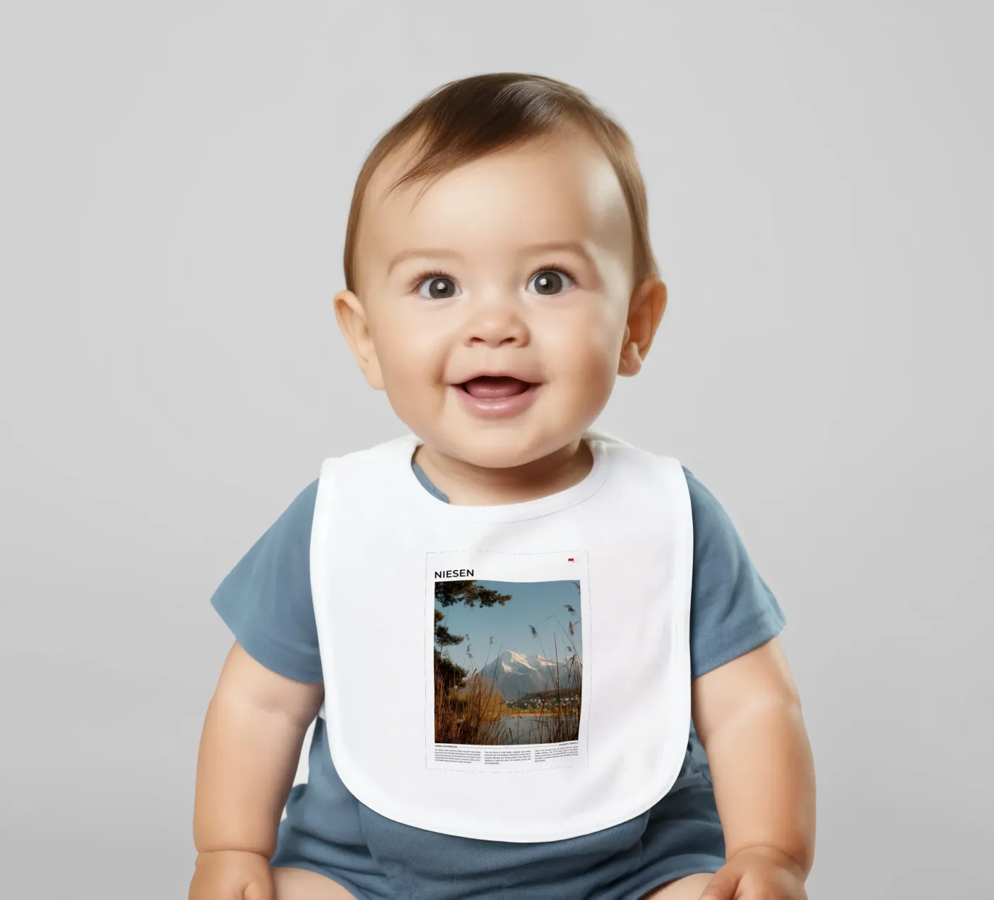 Niesen: Typography baby slabbetje van FujiType