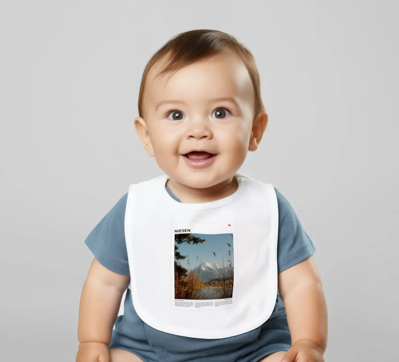 Niesen: Typography baby bib by FujiType