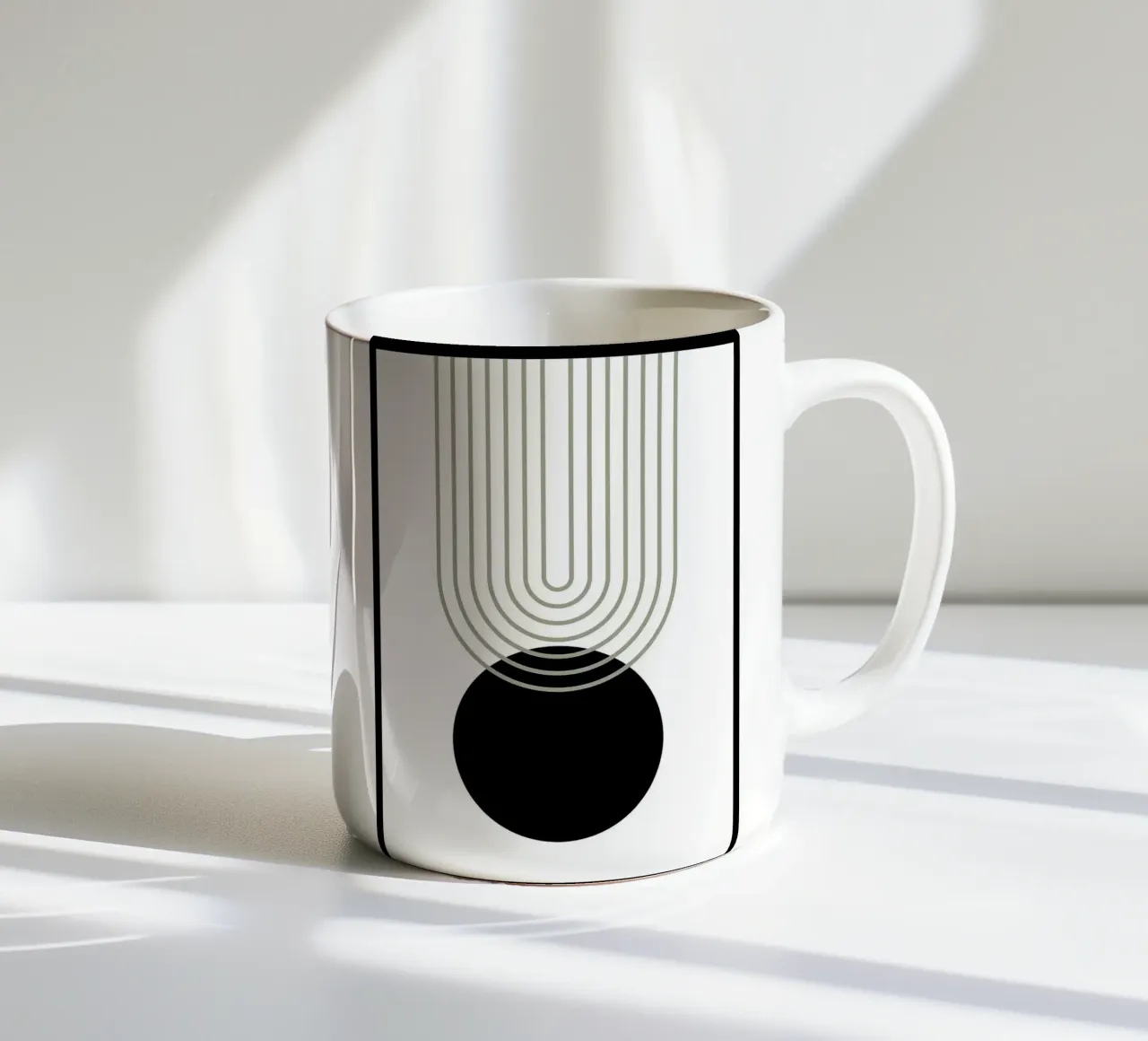 zwarte cirkel concentrische lijnen keramische mok van Bacsic Design