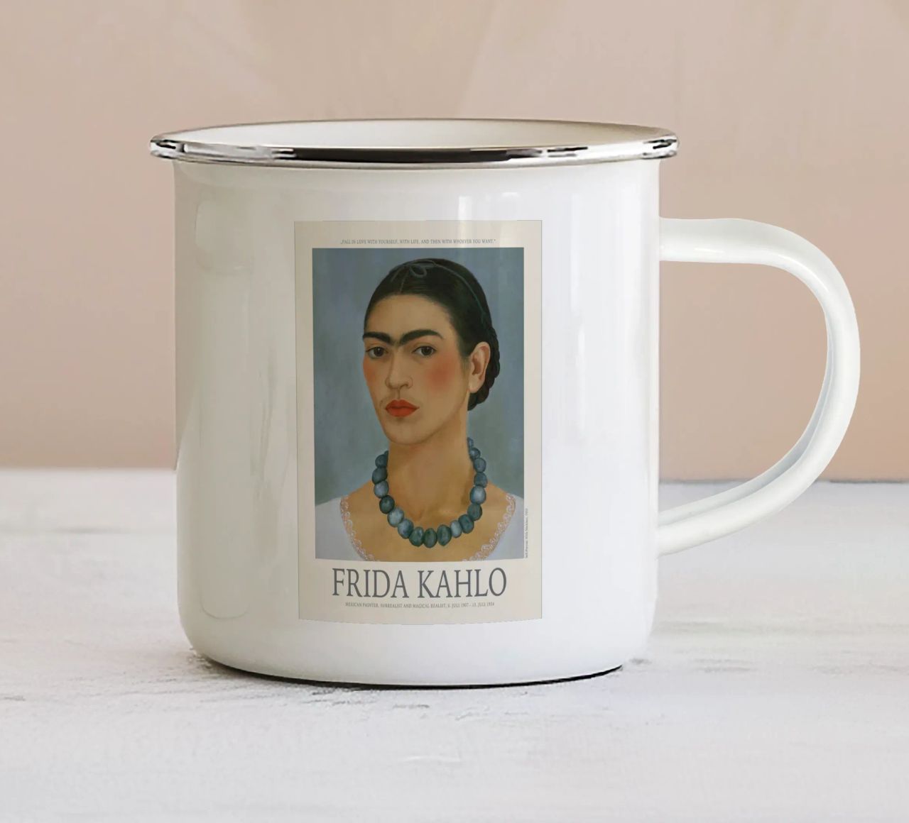 Self portrait With Necklace tazza in smalto da Melanie Tintilier