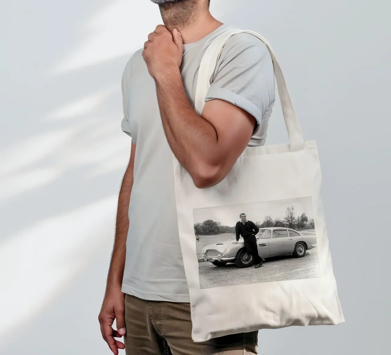 Il Sean con auto retrò borsa in juta da Martin studio