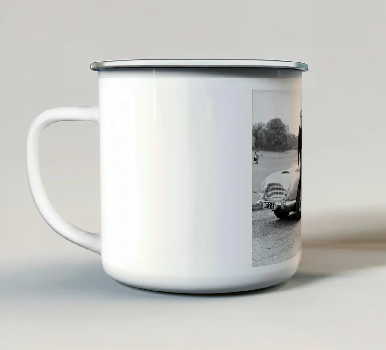 Il Sean con auto retrò tazza in smalto da Martin studio