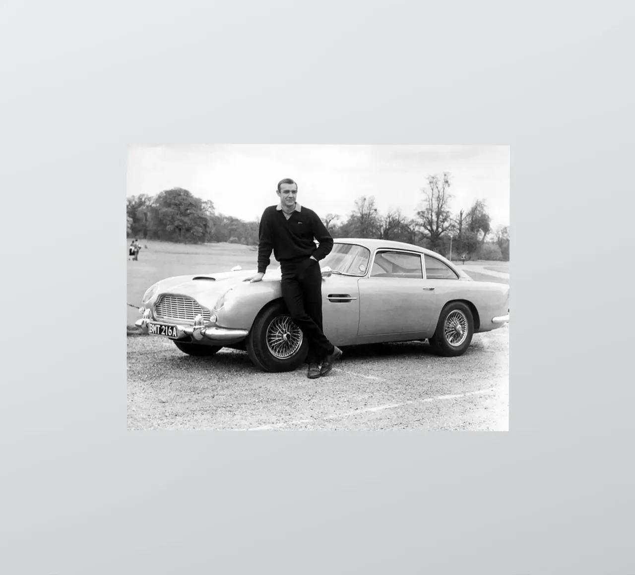 Il Sean con auto retrò adesivo da Martin studio