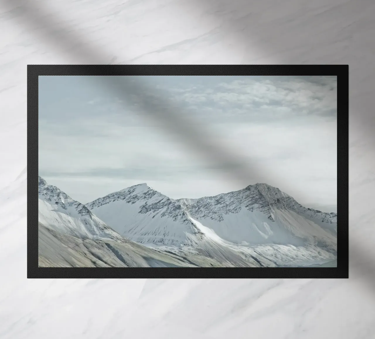Montañas nevadas de Islandia felpudo de KISSA STUDIO